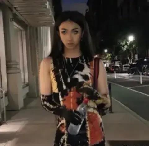 娱乐八卦吃瓜少女视频,吃瓜少女带你领略幕后花絮